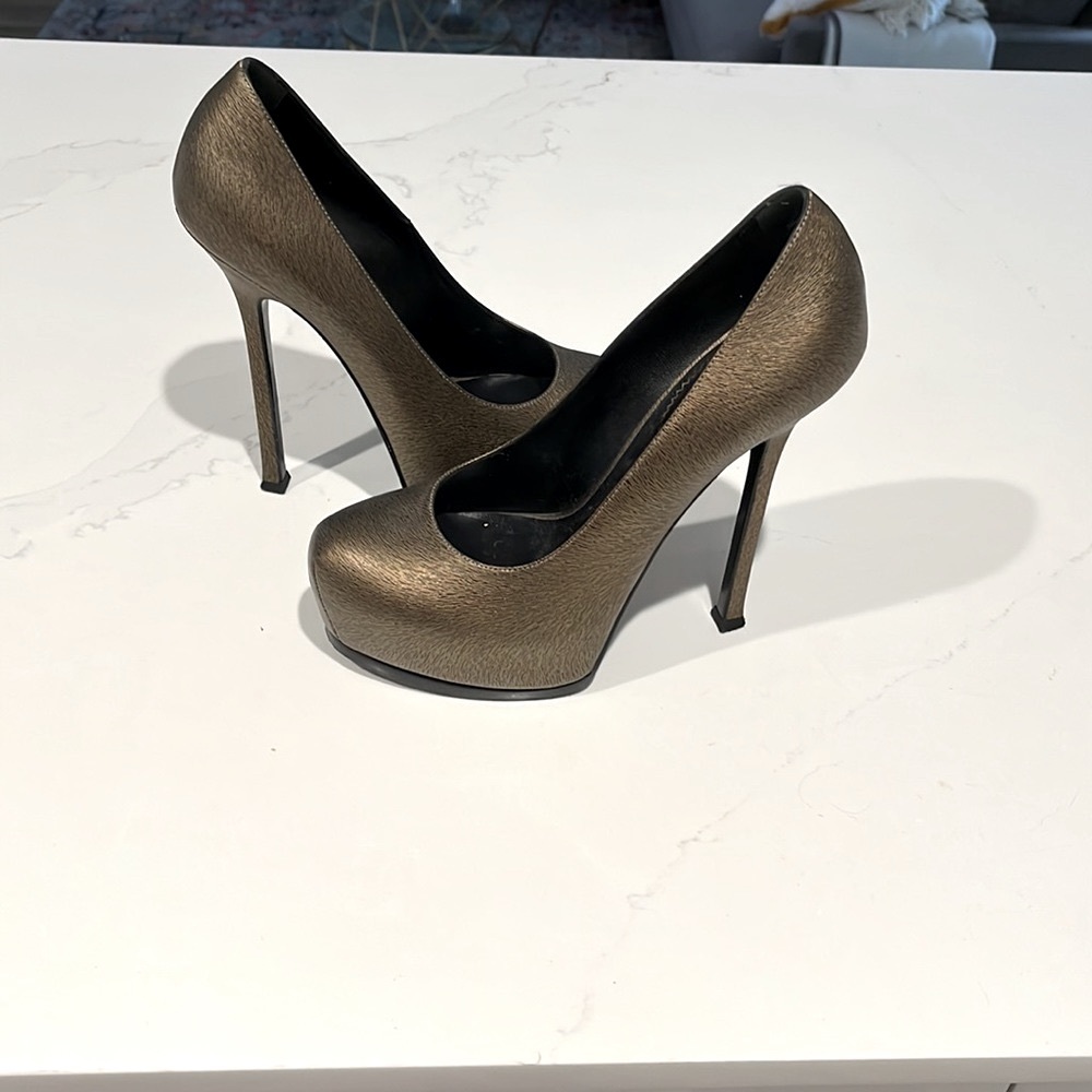 YSL Gold Yves Saint Laurent 39 Platform Pumps